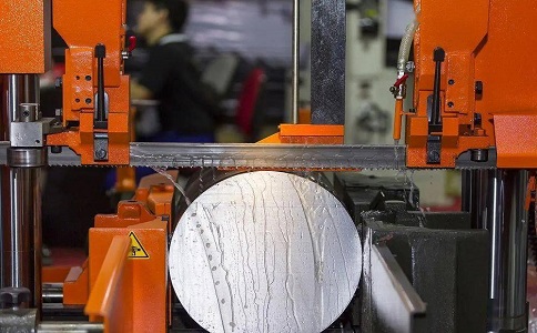 为什么选购韶山立式带锯床时，客户需要提供锯切生产量、材质、硬度、大小、厚度等需求？